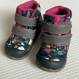 See Kai Run Atlas in Navy/Snowscape Size 6